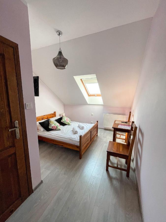 Pensjonat Koliber Sobków Exteriér fotografie